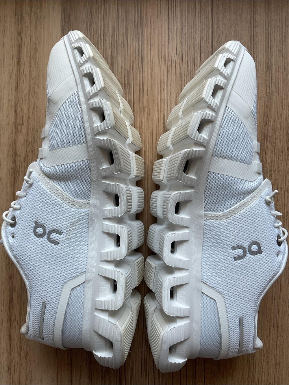 On Running women White Sneakers - Picture 3 of 9